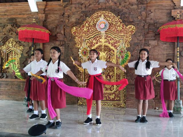 <center>PENTAS SENI SEMARAK KEMERDEKAAN.</center> video